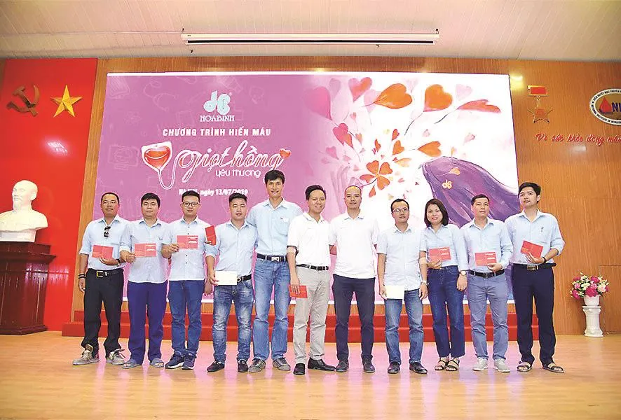 Tập đoàn Xây dựng Hòa Bình tổ chức chương trình “Giọt hồng Yêu thương 2019” thành công tốt đẹp ảnh 2