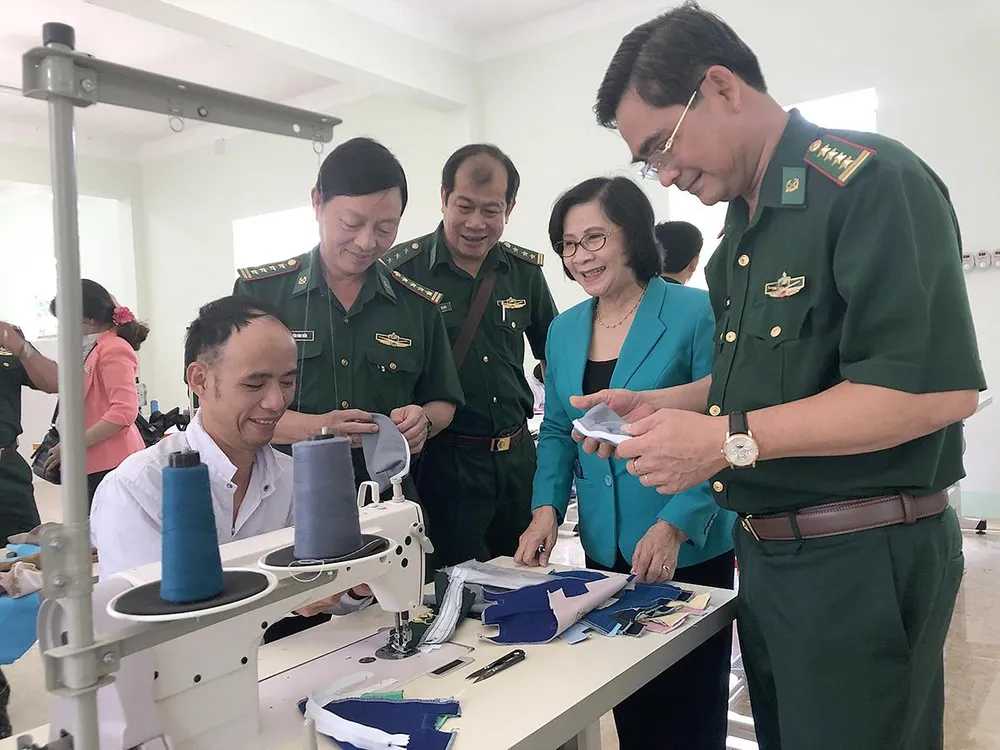 Mẹ của em ở trường… ảnh 1