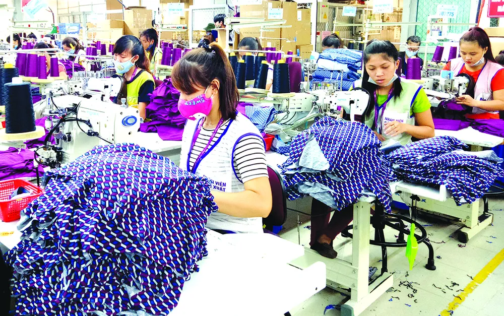 Công việc vất vả nhưng thu nhập chưa được cao, khiến cho cuộc sống người công nhân may  không đảm bảo, không có thời gian chăm sóc gia đình