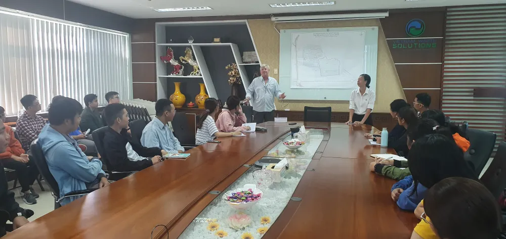 Sinh viên Khoa Môi trường tìm hiểu thực tế Khu xử lý chất thải Đa Phước ảnh 1