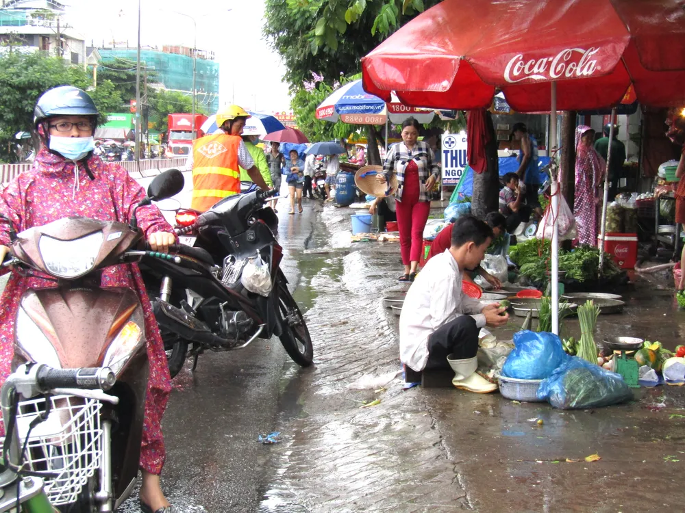 Chợ tự phát vây khu công nghiệp ảnh 1