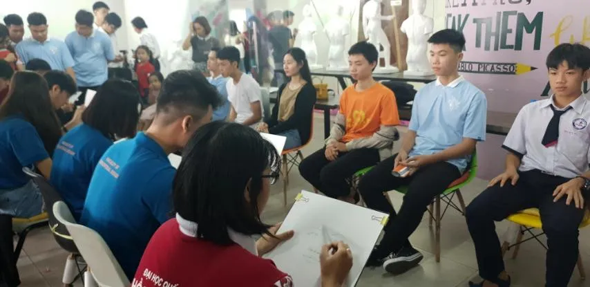 Hơn 2.000 học sinh THPT Đồng Tháp trải nghiệm một ngày là sinh viên ĐH Hồng Bàng ảnh 3