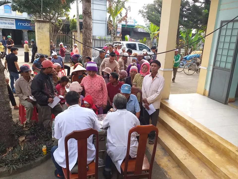 Khám bệnh và tặng quà tết cho người nghèo tại huyện Lắk, Đắk Lắk ảnh 3