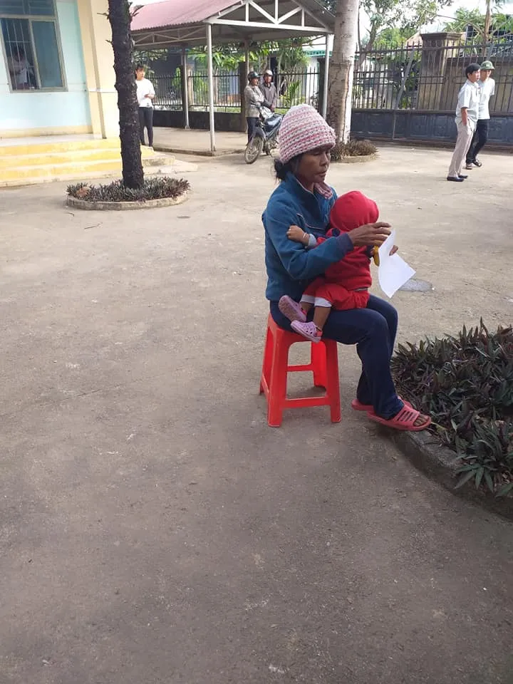 Khám bệnh và tặng quà tết cho người nghèo tại huyện Lắk, Đắk Lắk ảnh 4