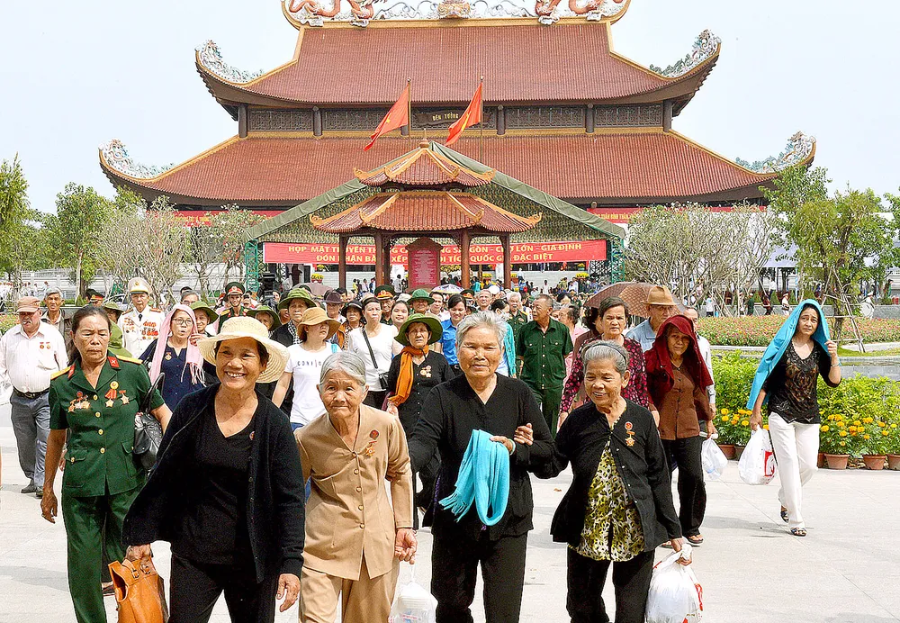 Mùa xuân viếng đền Gia Định ảnh 1