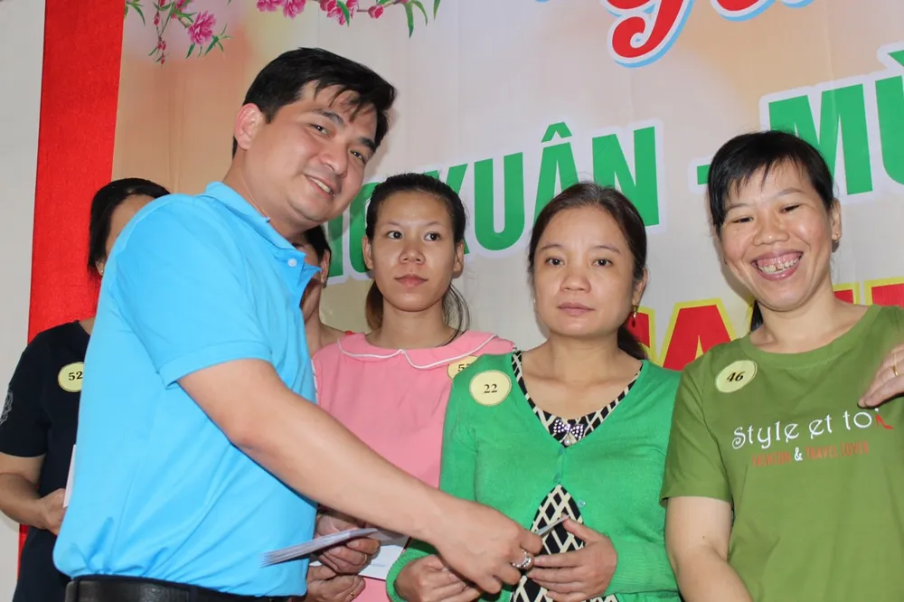 Làm thêm xuyên tết ảnh 1