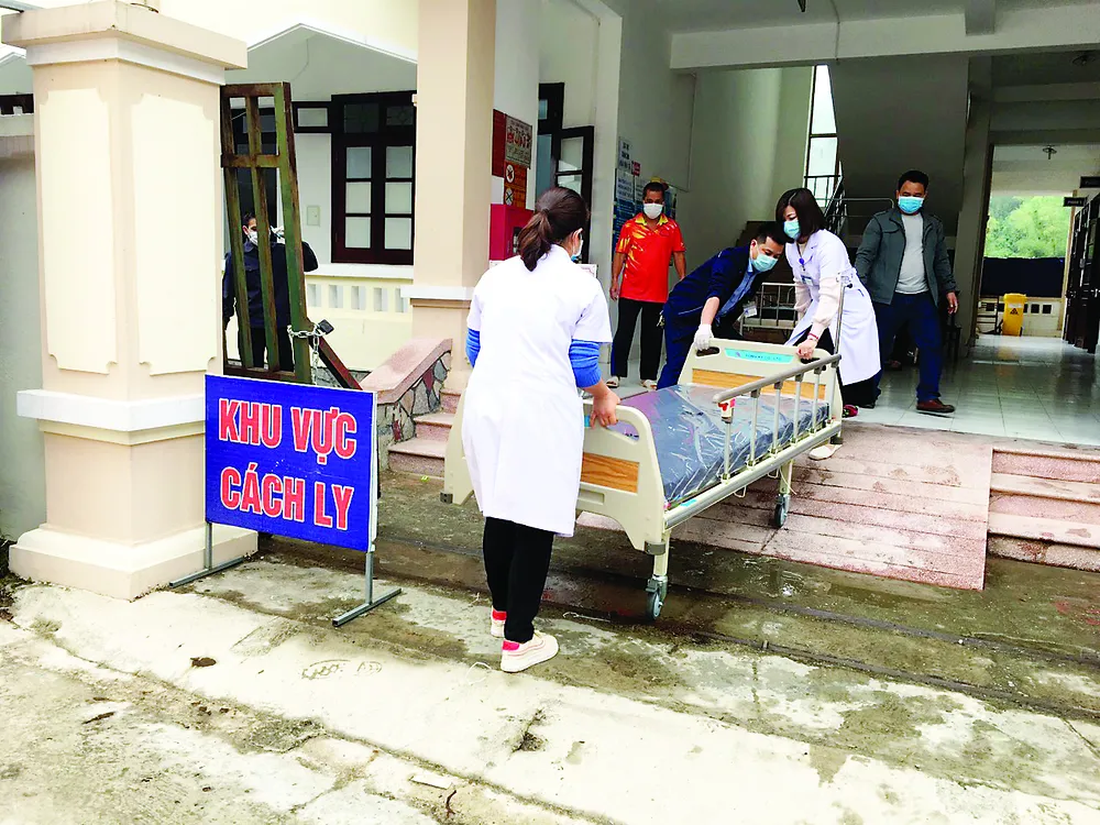 Cán bộ nhân viên SCB tặng 100 giường y tế và 1,3 tỷ đồng chung tay chống dịch bệnh COVID-19 ảnh 1