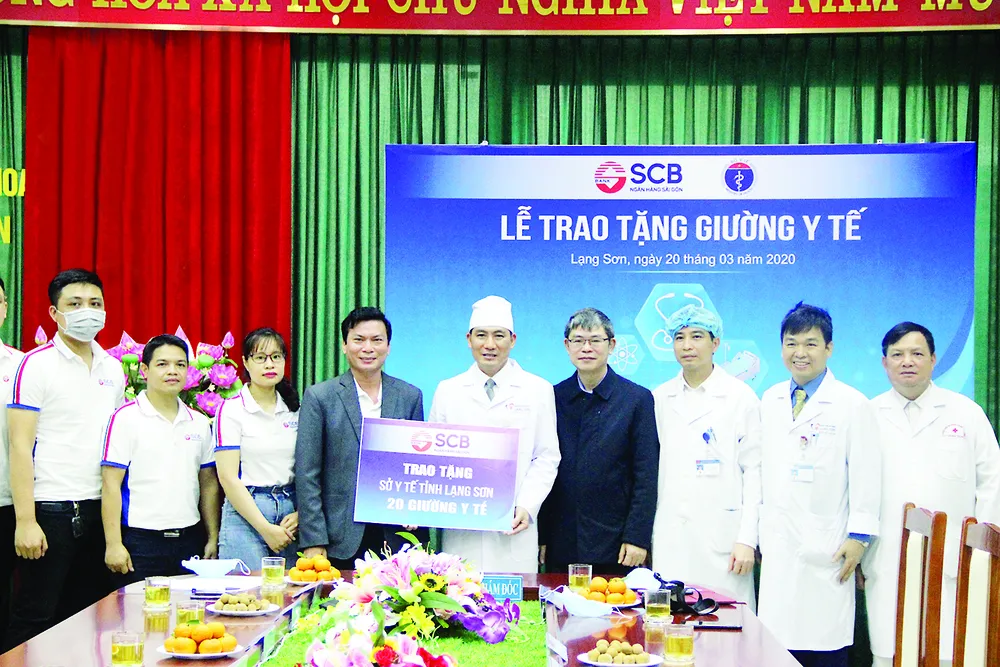 Cán bộ nhân viên SCB tặng 100 giường y tế và 1,3 tỷ đồng chung tay chống dịch bệnh COVID-19 ảnh 2