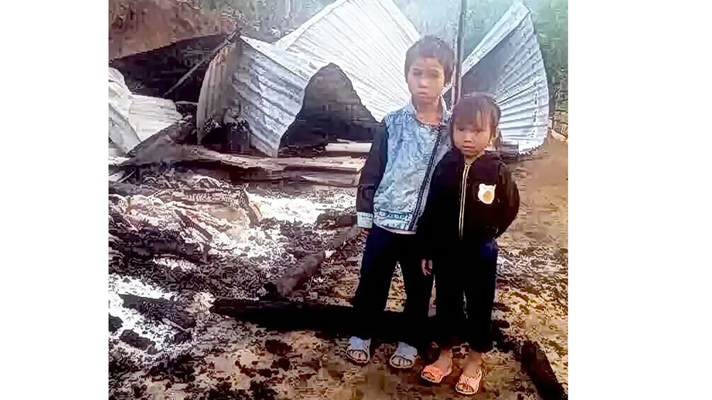 Cháy nhà, cha mẹ tử vong, 2 đứa trẻ mồ côi ảnh 1
