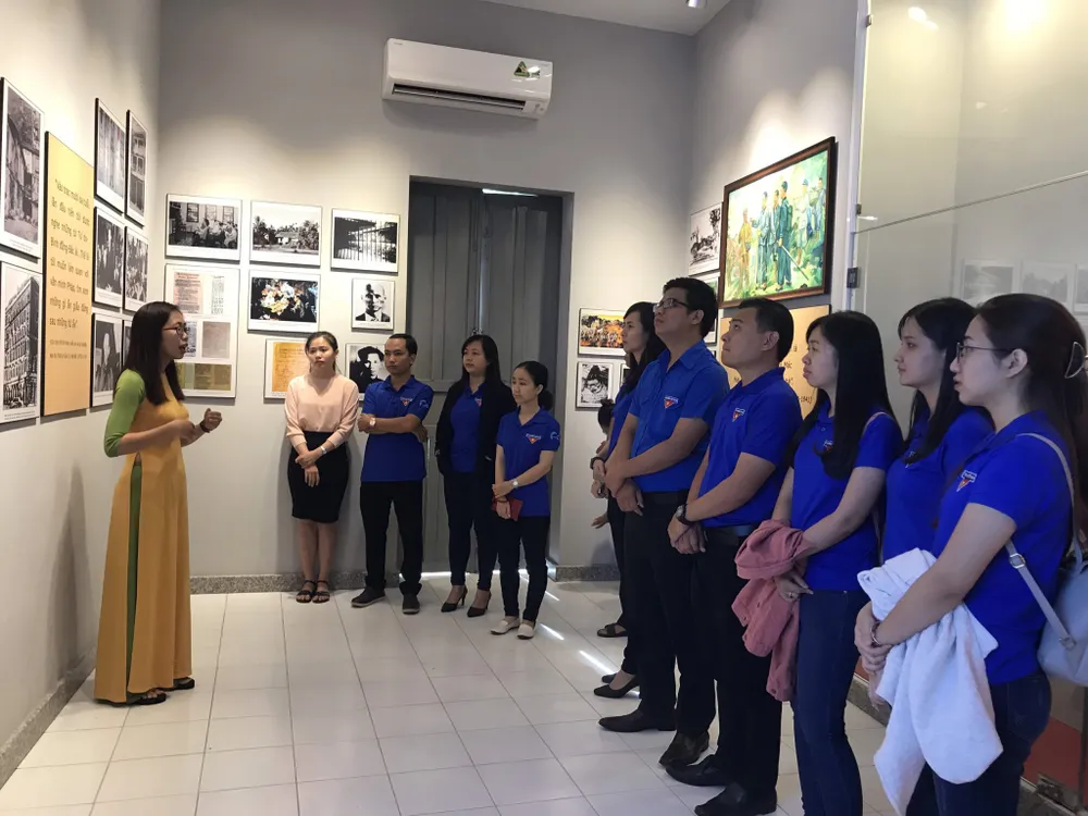 Tiếp bước chân Người ảnh 1