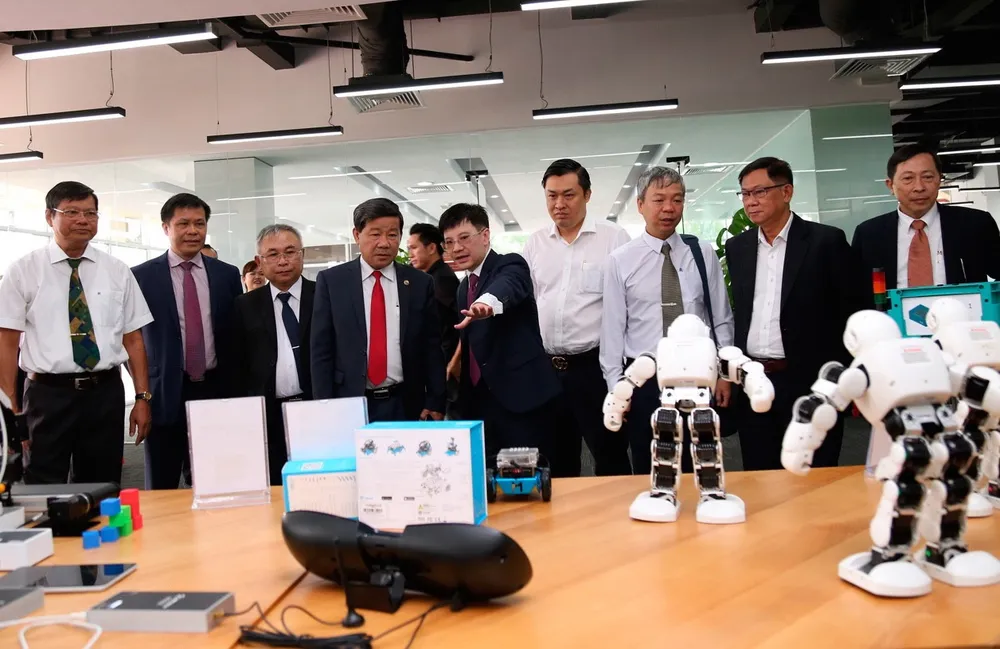 Trường Đại học Quốc tế Miền Đông được trao giấy chứng nhận kiểm định chất lượng giáo dục ảnh 3