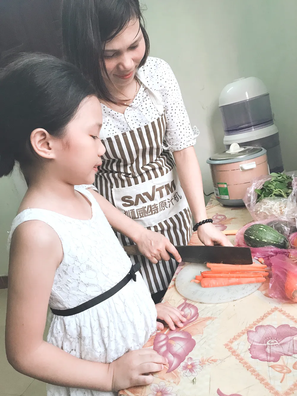 Cùng con vào bếp