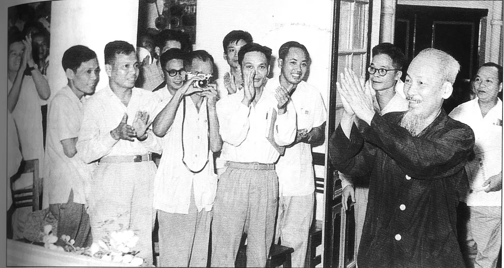 Nhớ điều Bác Hồ truyền dạy cho người làm báo ảnh 1