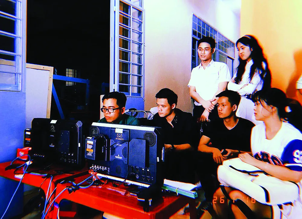 Nghề “Phù thủy” MV ảnh 1