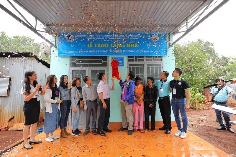 Gọi yêu thương giữa đại ngàn ảnh 1