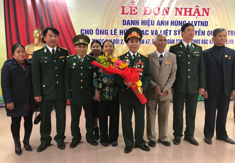 Đôi mắt người anh hùng  ảnh 1