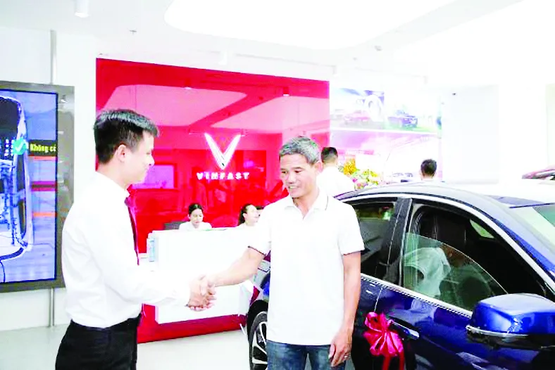 VinFast lập kỷ lục khai trương 27 showroom trong một ngày ảnh 4