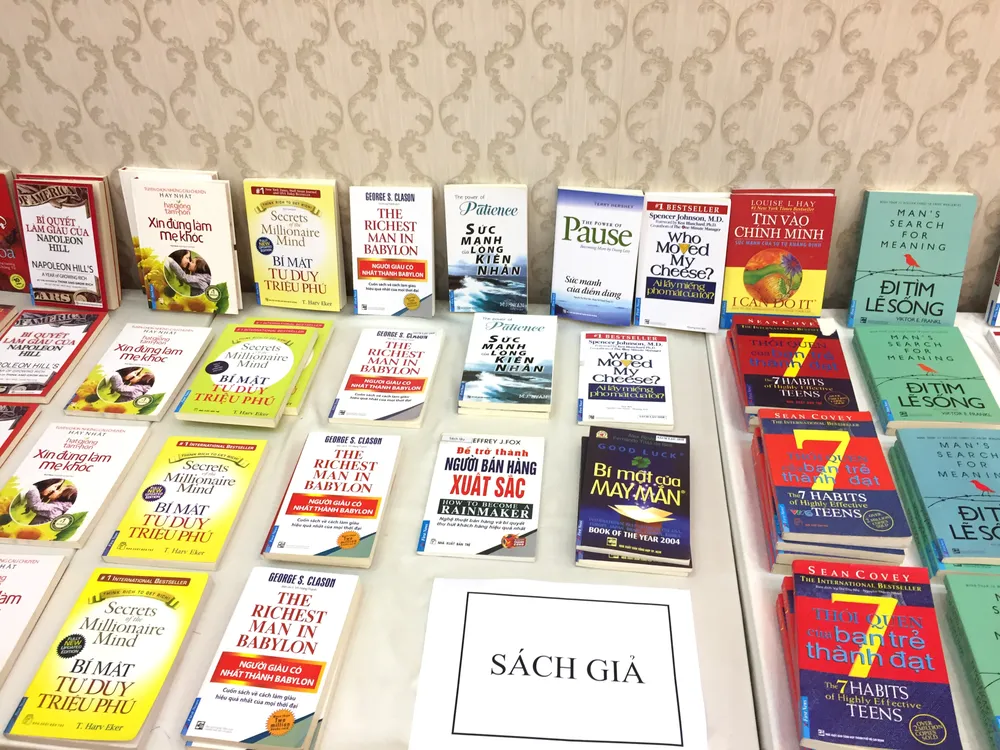 Nỗi khổ của sách thật  ảnh 1