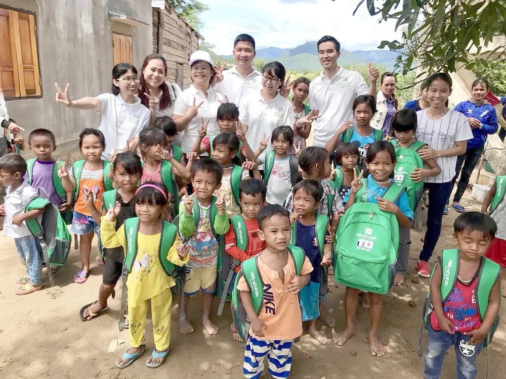 Mười năm trao yêu thương và hạnh phúc ảnh 1