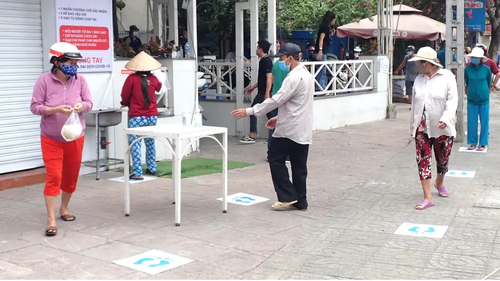 ATM gạo tại quận Tân Phú, TPHCM. Ảnh: HOÀNG HÙNG