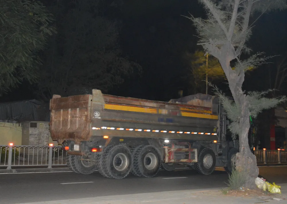 Hung thần… xe quá tải: Ngăn chặn vấn nạn từ gốc ảnh 1