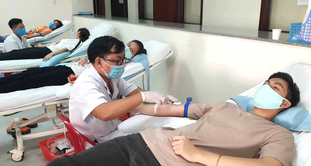  Giọt máu hồng lan tỏa ảnh 4