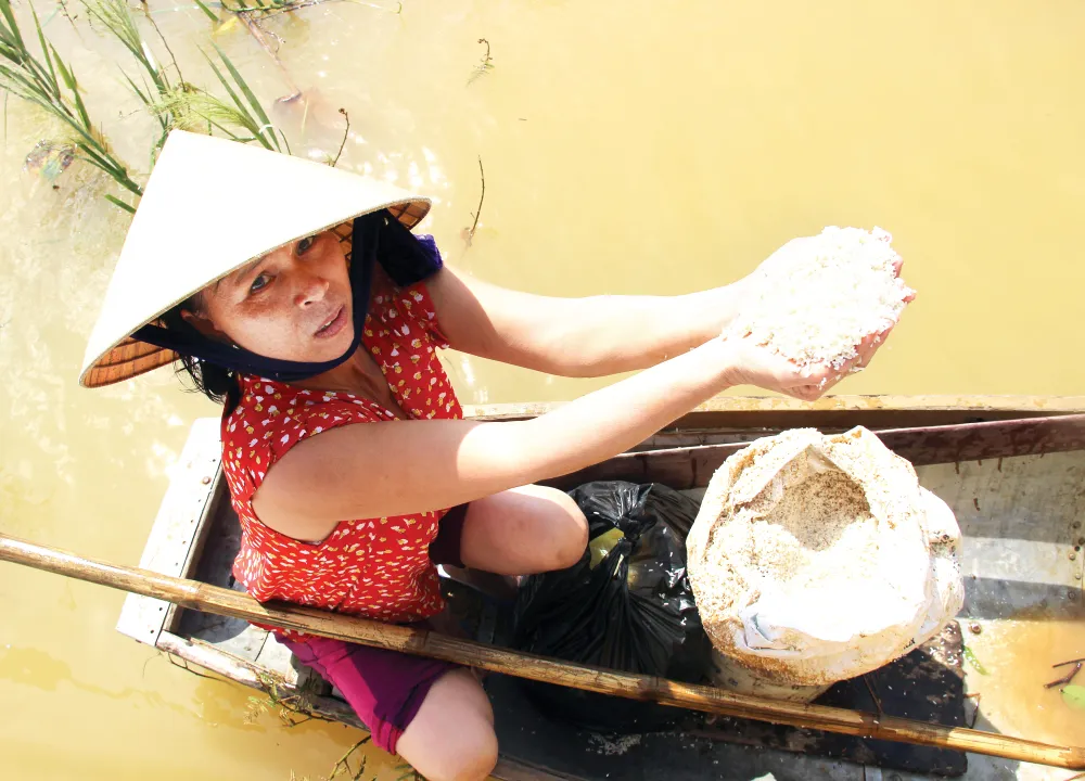 Lạy trời trước gương nước ảnh 1