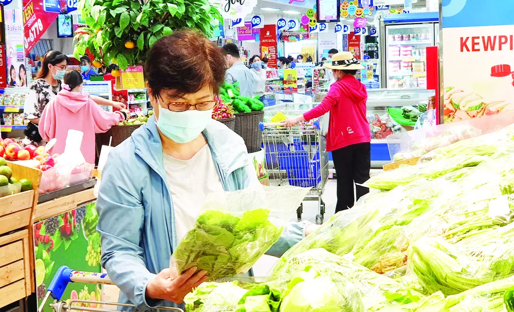 Người tiêu dùng luôn cảm thấy an tâm khi chọn mua hàng hóa tại siêu thị Co.opmart của Saigon Co.op