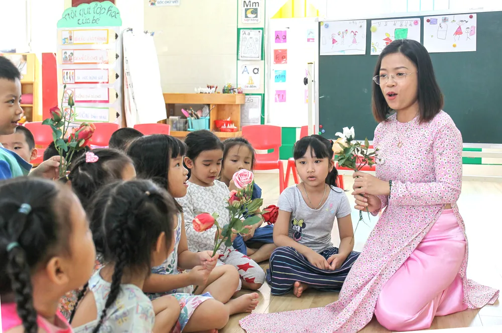 Không chỉ bằng trái tim người mẹ ảnh 1