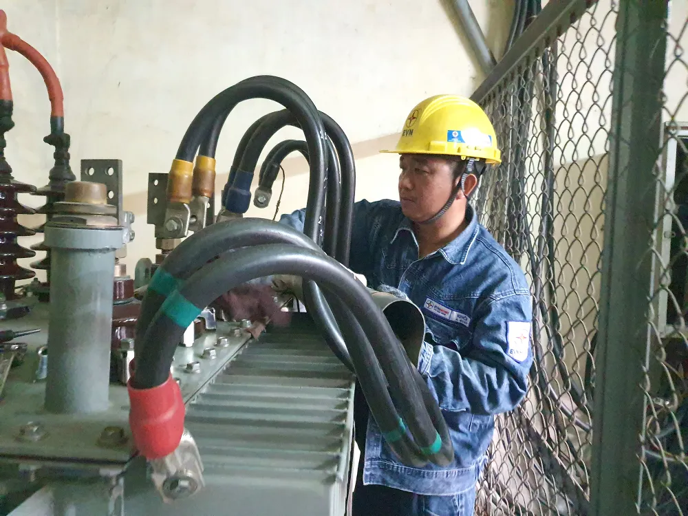 Ngành điện TPHCM: Tri ân khách hàng, chung tay hướng về miền Trung ảnh 1