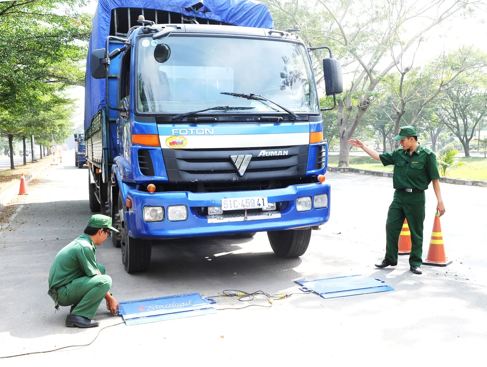 Giải bài toán xe quá tải cuối năm ảnh 1