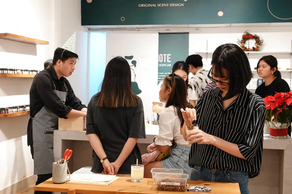 Tự tay làm nước hoa, sáp thơm “không đụng hàng” ảnh 7