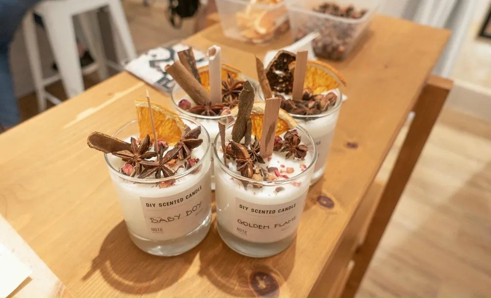 Tự tay làm nước hoa, sáp thơm “không đụng hàng” ảnh 1