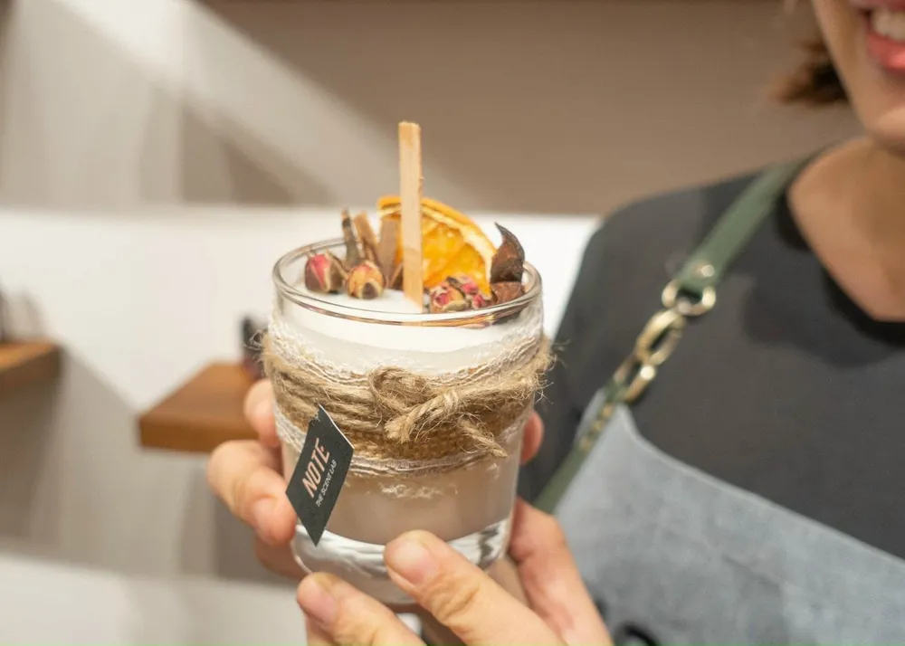 Tự tay làm nước hoa, sáp thơm “không đụng hàng” ảnh 3