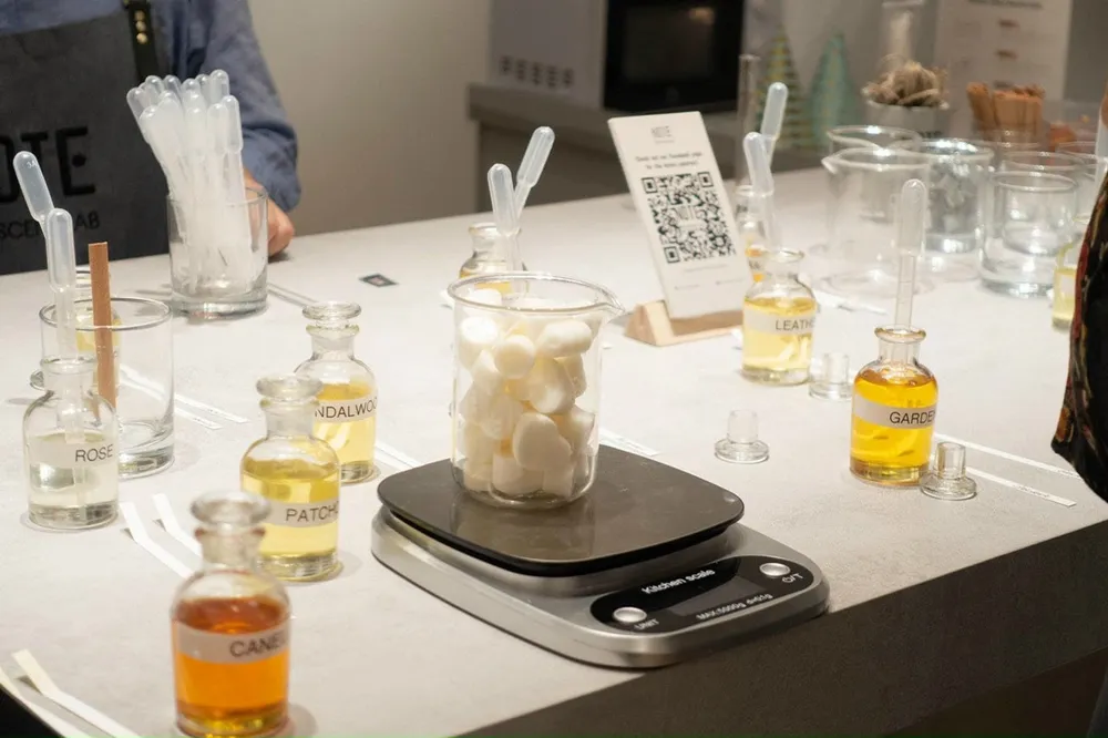 Tự tay làm nước hoa, sáp thơm “không đụng hàng” ảnh 6