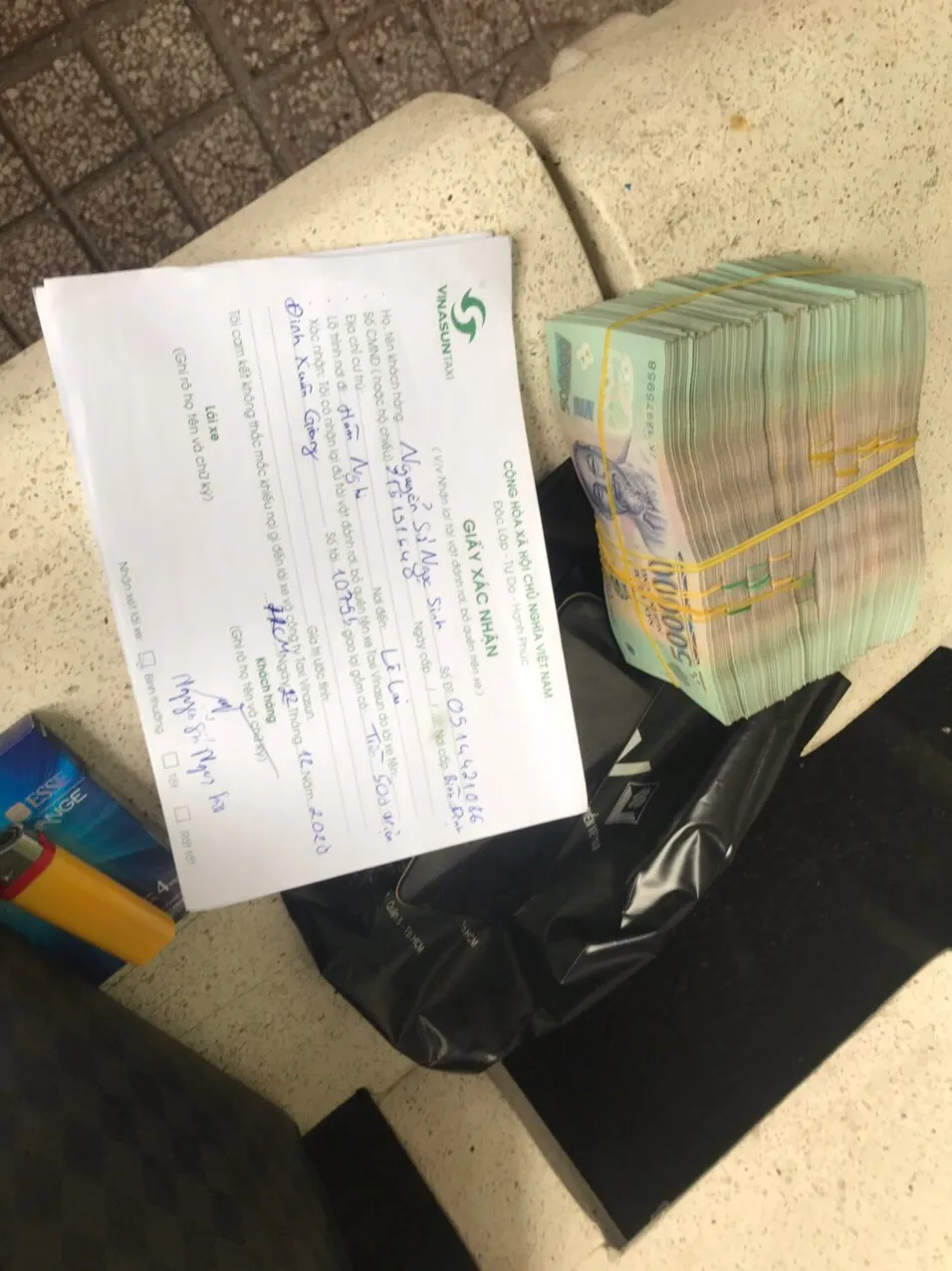 Lái xe Vinasun Taxi trả lại 500 triệu đồng cho khách hàng bỏ quên ảnh 1