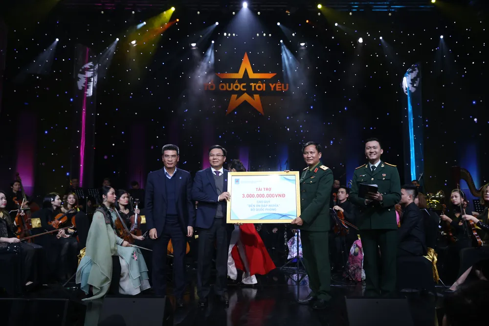 PVN-PV GAS ủng hộ 3 tỷ đồng cho “Quỹ đền ơn đáp nghĩa” của Bộ Quốc phòng tại Live concert “Tổ quốc tôi yêu”  ảnh 2