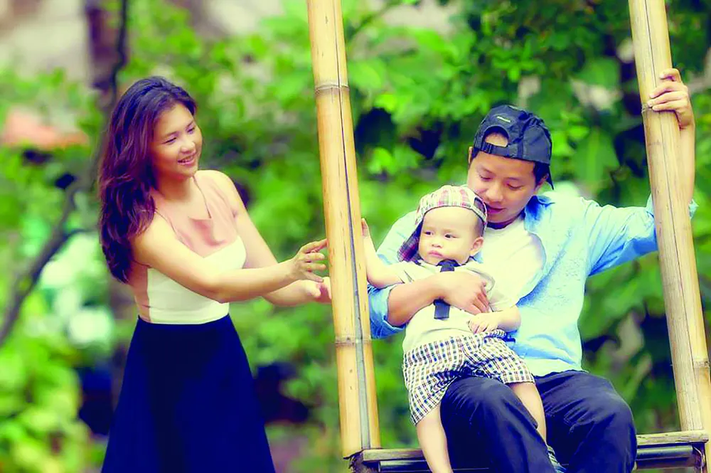 Cho con đi nhà trẻ... Ảnh: PHƯƠNG NGHI