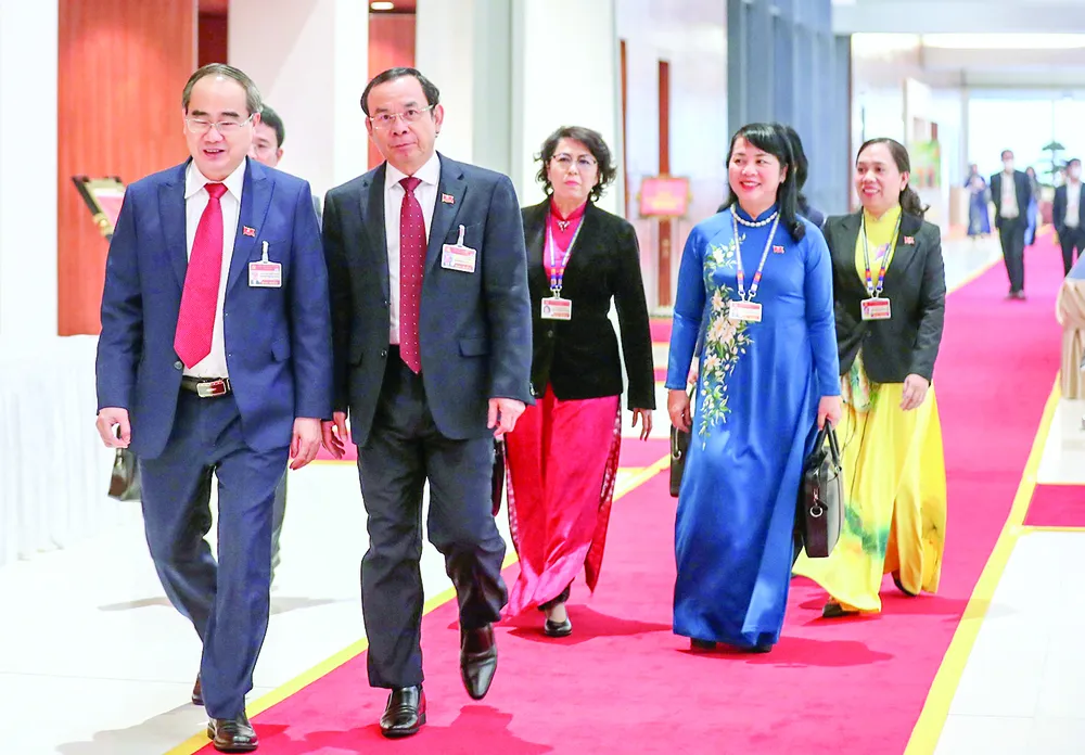 Hôm nay 31-1, Ban Chấp hành Trung ương khóa XIII bầu Bộ Chính trị, Tổng Bí thư, Ban Bí thư ảnh 1