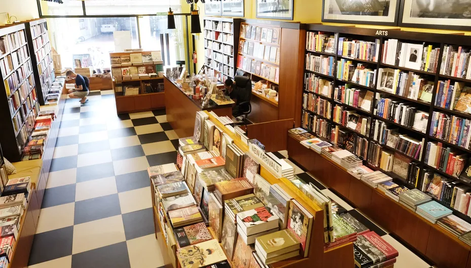 Các hiệu sách vất vả tồn tại ảnh 1