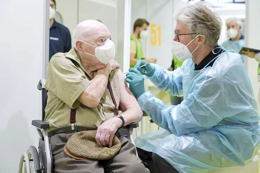 Tích trữ vaccine sẽ khiến dịch Covid-19 kéo dài ảnh 1