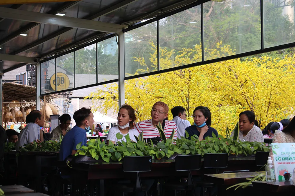 Vẫn thờ ơ phòng dịch nơi công cộng ảnh 1