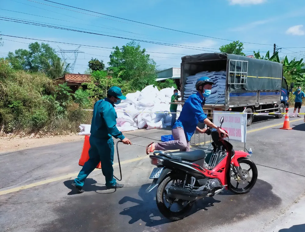 Nghĩa tình vùng dịch ảnh 1