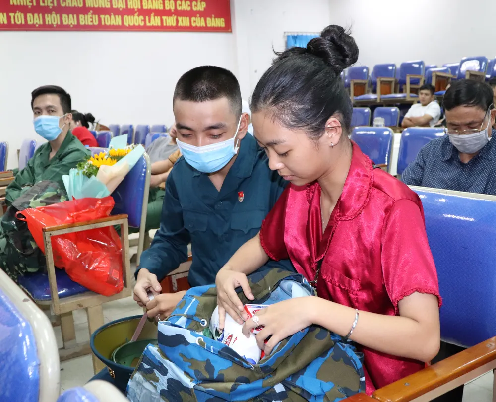 Ấm lòng tân binh ảnh 1