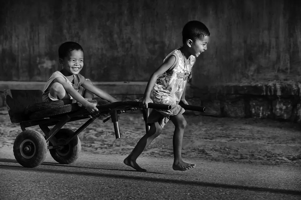 Những bông hoa trên khuôn mặt người ảnh 4