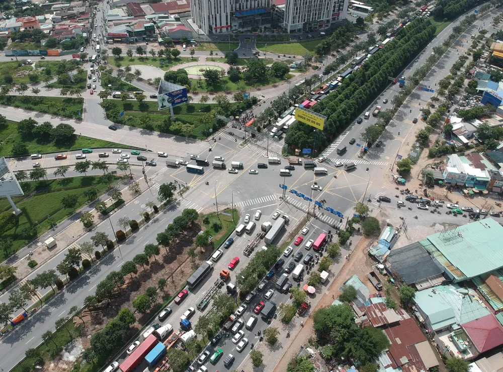 Giao thông cửa ngõ TPHCM quá tải ảnh 2