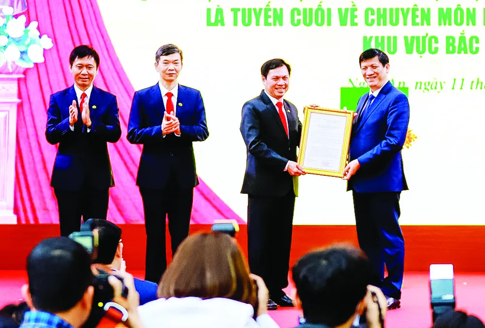 Chủ tịch Quốc hội Vương Đình Huệ thăm, làm việc tại Nghệ An ảnh 1