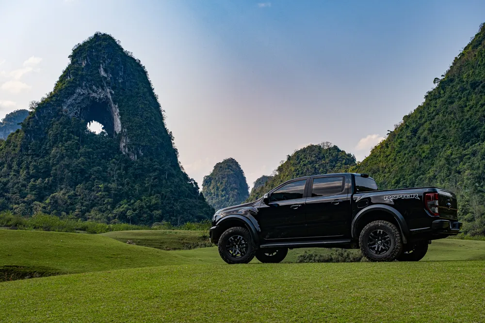 Vì sao Ford Ranger Raptor thỏa sức chinh phục mọi địa hình nhưng vẫn đảm bảo sự thoải mái cho hành khách?