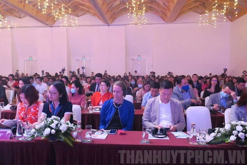 Các đại biểu tham dự diễn đàn