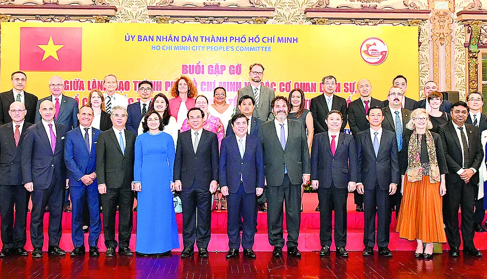 TPHCM: Không đánh đổi môi trường  để phát triển kinh tế ảnh 1